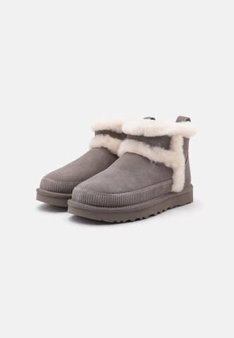 UGG Bootsit 'Classic Mini Heritage' värissä vihreä