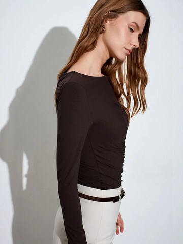 Camicia da donna di Dilvin in nero