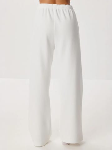Wide leg Pantaloni 'Hose' di Happiness İstanbul in bianco