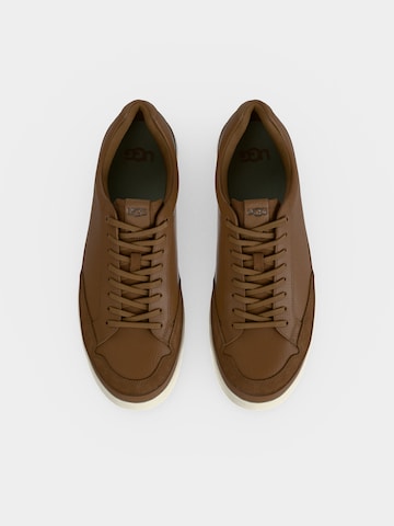 UGG - Zapatillas deportivas bajas 'South Bay' en marrón