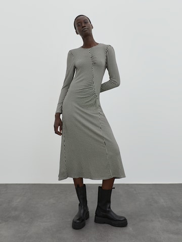 EDITED Dress 'Aurea' in Grey: front