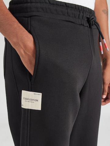 ALPHA INDUSTRIES - Loosefit Calças 'Studio Edition' em preto