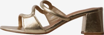 The Divine Factory Sandale in Gold: Vorderseite