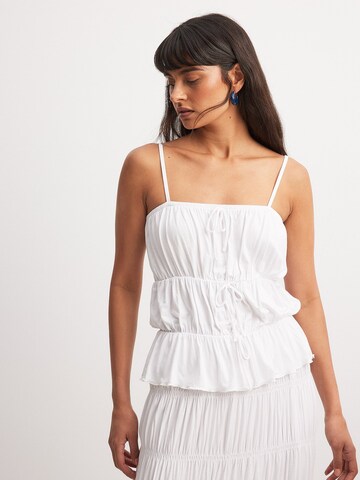 NA-KD Top in White: front