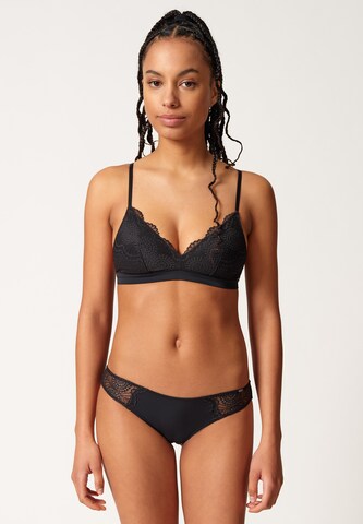 Skiny Triangle Bra in Black