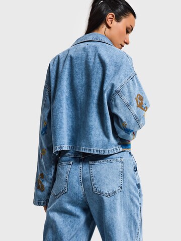 Gilet 'Cropped Denim Jacket' IT'S BASIC en bleu