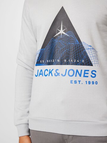 JACK & JONES - Sweatshirt 'MAPPING' em cinzento