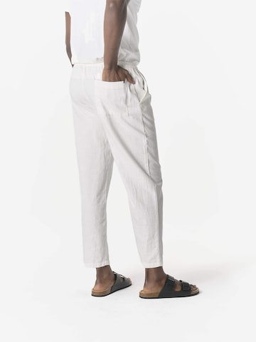 KOROSHI - regular Pantalón en blanco
