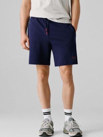 Red Bull Racing x Pepe Jeans Regular Hose in Blau: Vorderseite