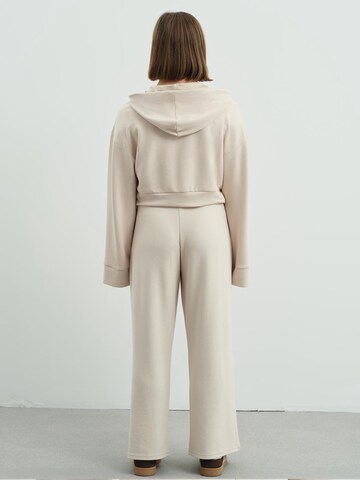 C&City Wide Leg Hose in Beige