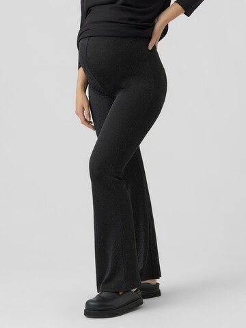 Vero Moda Maternity - Acampanado Pantalón 'KANVA' en negro: frente