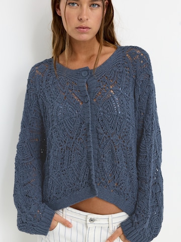 Pull&Bear Oversize kardigán - Modrá: predná strana