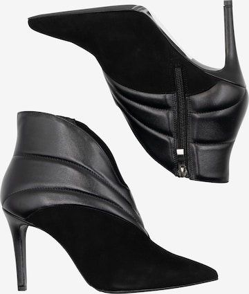 faina Ankle Boots in Black