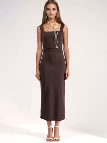 Hiccup - Vestido em castanho: frente
