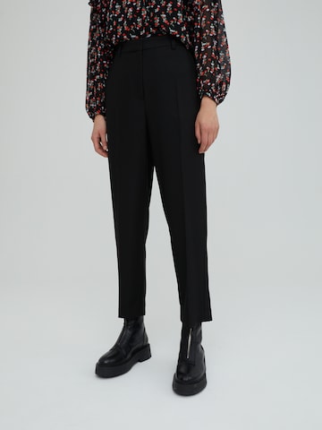 EDITED Tapered Pleated Pants 'Ariana' in Black: front