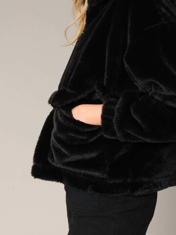 Veste d’hiver 'Rusalka' Deeluxe en noir