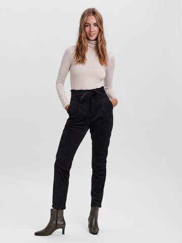 VERO MODA - Tapered Calças com pregas 'Eva' em preto