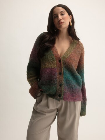 Cardigan KAVAZI en mélange de couleurs