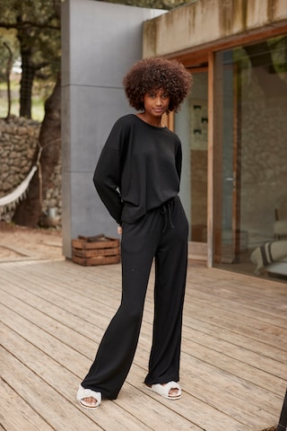 LASCANA Pajama pants in Black