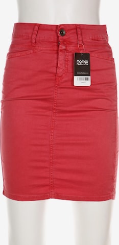 Closed Skirt in XS in Red: front