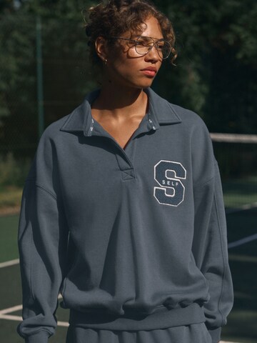 self. Sweatshirt in Blauw: voorkant
