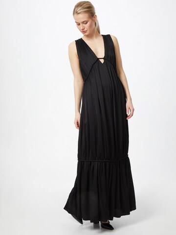 IVY & OAK Evening Dress in Black: front