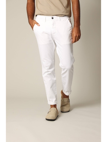 Pantalon chino 'Mayon' Deeluxe en blanc : devant