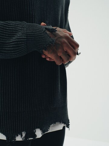 Sinned x ABOUT YOU Свитер 'Fabian' в Серый