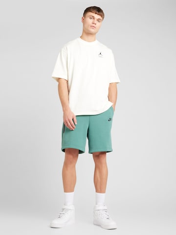 Nike Sportswear Loosefit Shorts in Grün