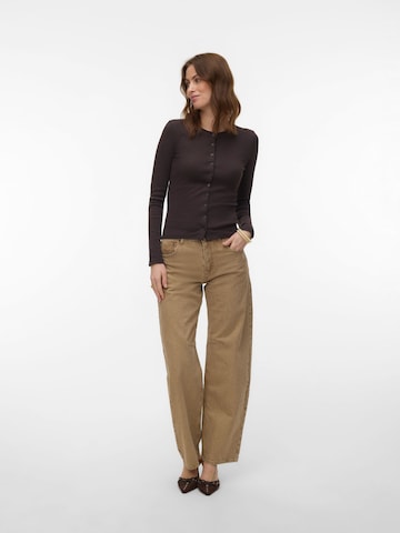 VERO MODA Gebreid vest 'EMMA' in Bruin