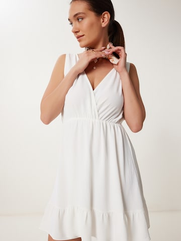 Happiness İstanbul Kleid in Beige