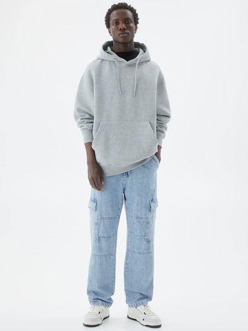 Pull&Bear Loose fit Cargo Jeans in Blue: front