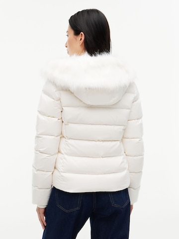 Giacca invernale di Tommy Jeans in bianco