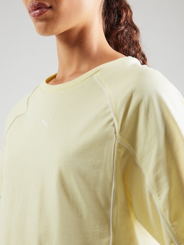 T-shirt fonctionnel PUMA en jaune