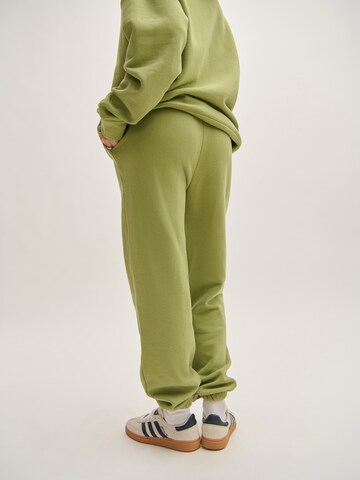 Tapered Pantaloni di Tatiana Zidekova in verde