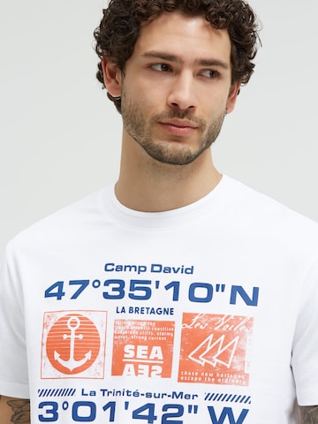 Maglietta di CAMP DAVID in bianco
