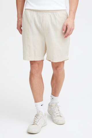 Regular Pantalon chino ' Frevne ' !Solid en beige : devant