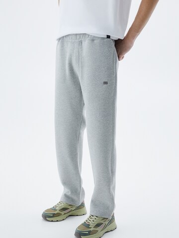 Regular Pantalon Pull&Bear en gris : devant