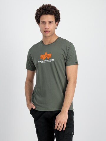 ALPHA INDUSTRIES T-shirt i grön: framsida