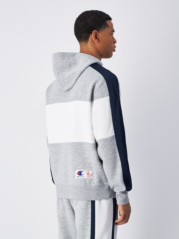 Felpa di Champion Authentic Athletic Apparel in grigio