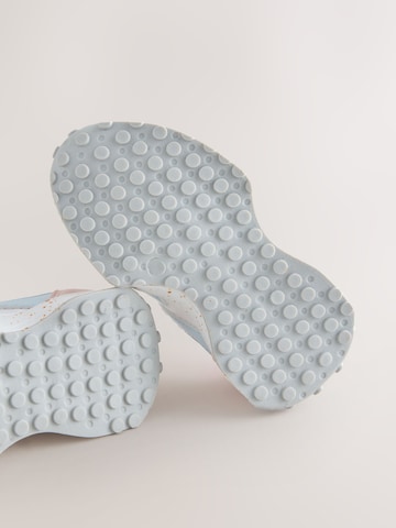 Baskets Next en blanc