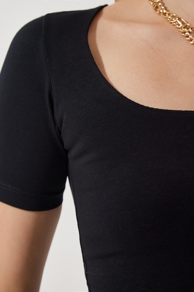 Happiness İstanbul T-Shirt in schwarz, Produktansicht