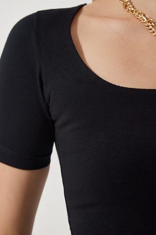 Happiness İstanbul T-Shirt in Schwarz