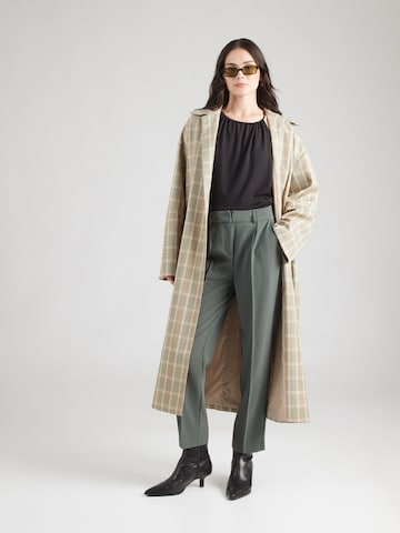 Tapered Pantaloni con piega frontale 'Elsa' di ABOUT YOU in verde