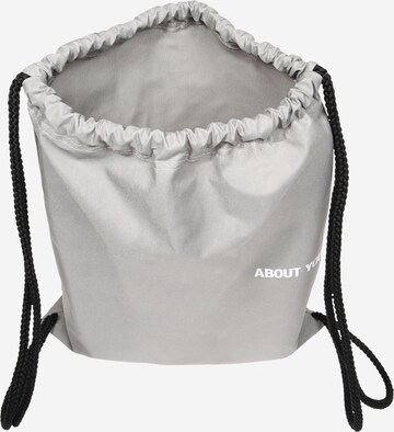 ABOUT YOU Tasche in Grau