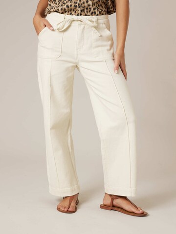 Deeluxe Regular Jeans 'CASSIE' in Beige: voorkant