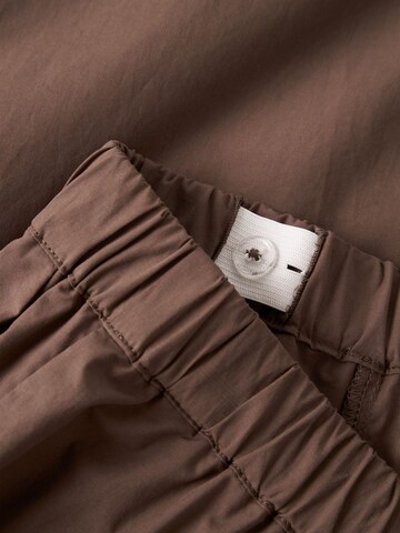 NAME IT - Tapered Pantalón en marrón
