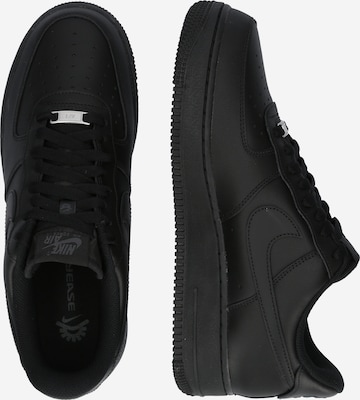 Nike Sportswear Trampki niskie 'Air Force 1 '07 FlyEase' w kolorze czarny