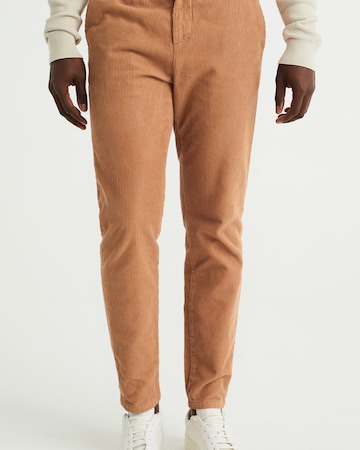 WE Fashion Tapered Chino in Bruin