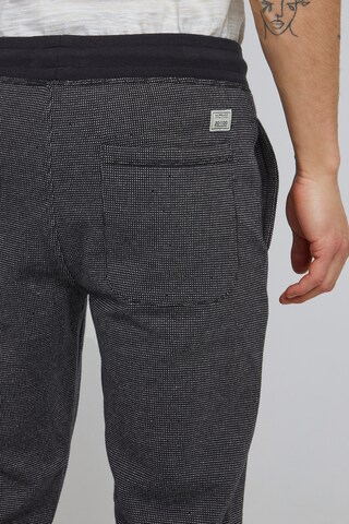11 Project - Tapered Calças em preto
